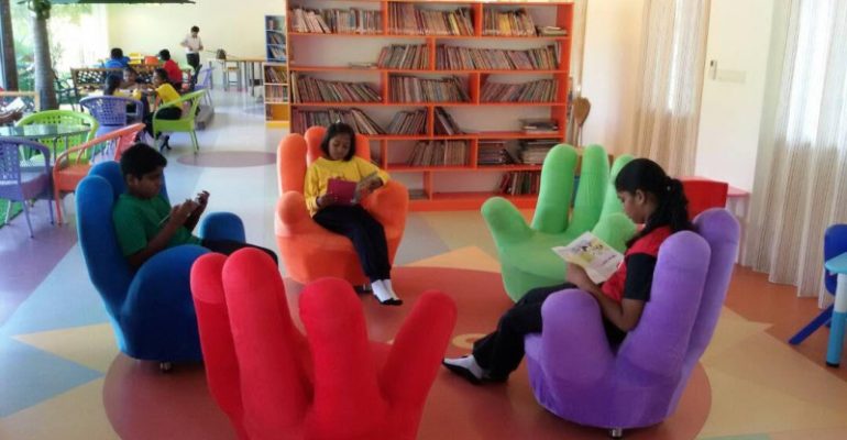 Older_children_reading_in_the_reading_room-vernacular-tamil-school-Shanti_Achudan-pic